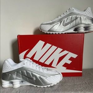 Nike Shox R4 Mens Size 8.5 White Metallic Silver